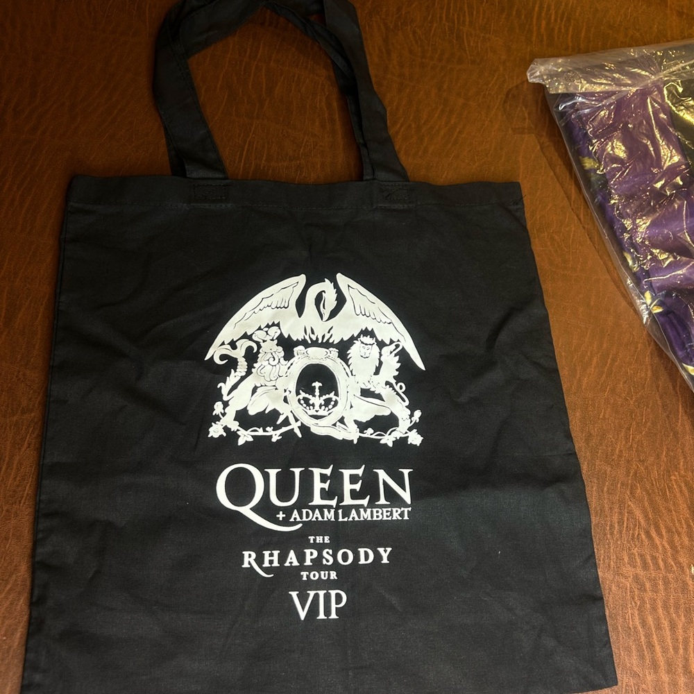 Queen + Adam Lambert VIP Purple Robe - Picture 9 of 13